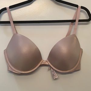 36DD NWOT VS push up bra